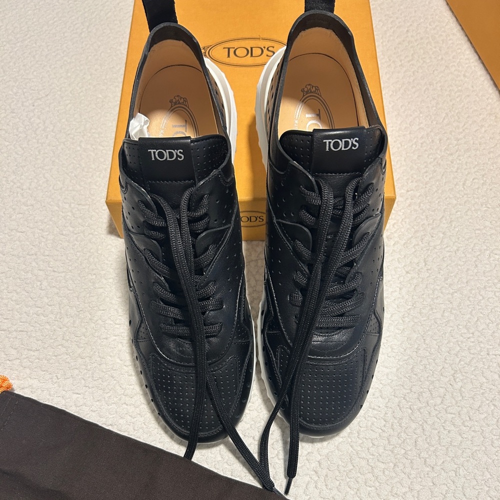 Tod's Black Leather women’s sneaker - size 40 -NIB - Picture 2 of 6